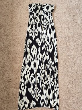 Soma Black and White Strapless Maxi Skirt with Abstract Print